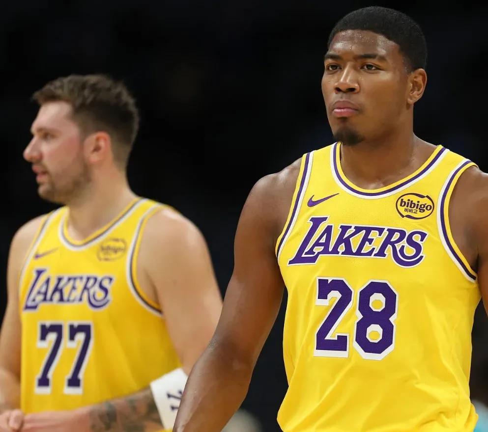 卢卡·东契奇谈到八村塁本赛季的开局，他场均得到 16.3 分（投篮命中率 58.