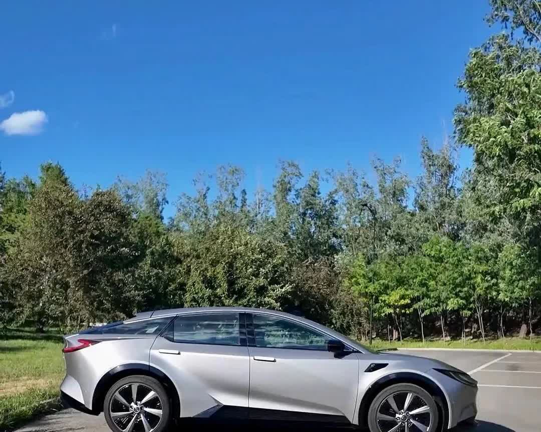 但是不会开🚗
没错，说的就是我，10年前 身边的人都在考驾驶本，我也蠢蠢欲动