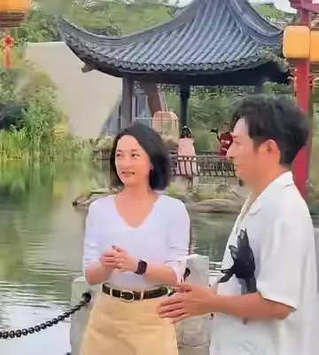 51岁的周迅，还保持像30来岁的样子，明星保养真好