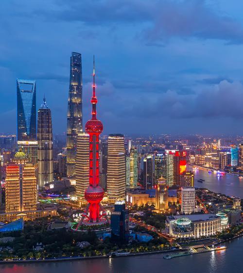 [月亮]那些整天抱怨国家的人，凭你的本事也就只能赚这么点钱了。中国人多，厉害的人