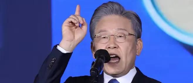 就在李在明还在为“不参加阅兵”找借口时，我们中方，突然干了一件让他后背发凉的事。