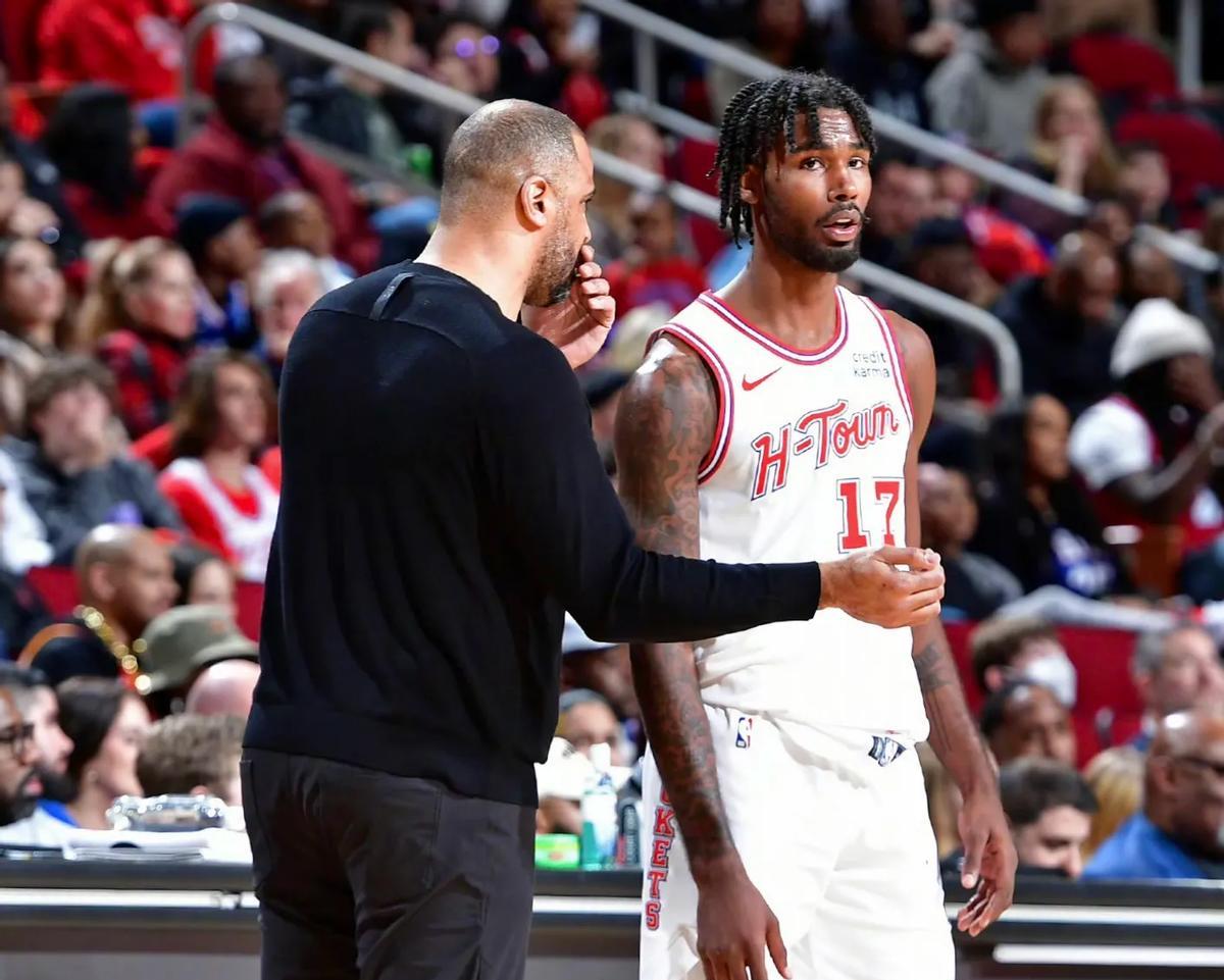 伊森会不会拿到4年1.2亿？
把库明加4年9000万当尺子，量伊森，立刻爆灯
伊