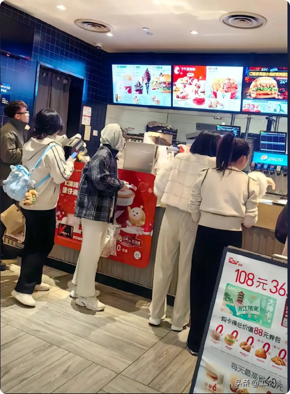 肯德基，在中国卖了38年炸鸡，10000多家门店！

麦当劳，在中国卖了35年面