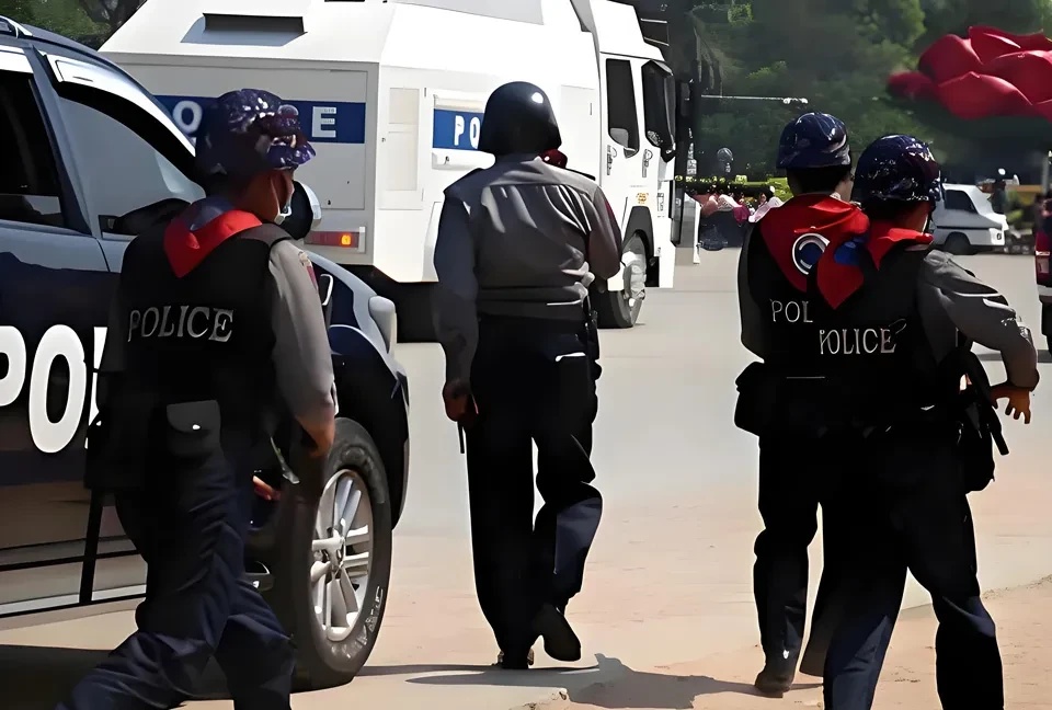 今天传来木姐市城区缅军全面严查进出105码和南坎镇的民众。



为何驻防木姐市