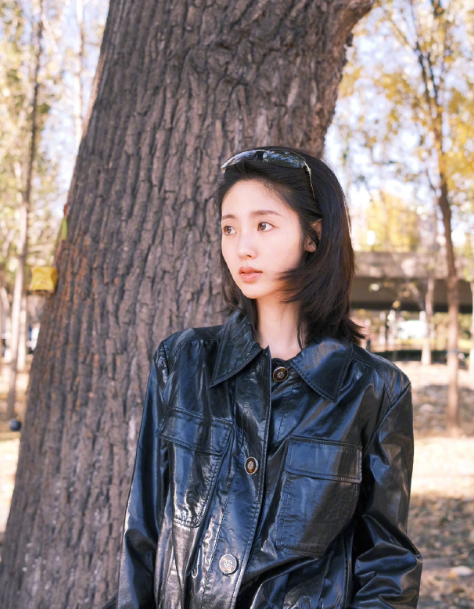 邢菲这一款小妆造，状态还是很可以的，nice！