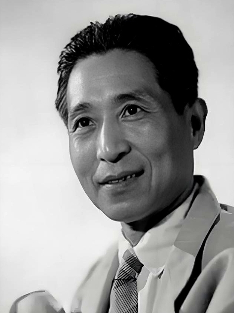 1945年，被关押6年的赵丹出狱，当他飞奔去见朝思暮想的妻子时，却发现她挺着大孕