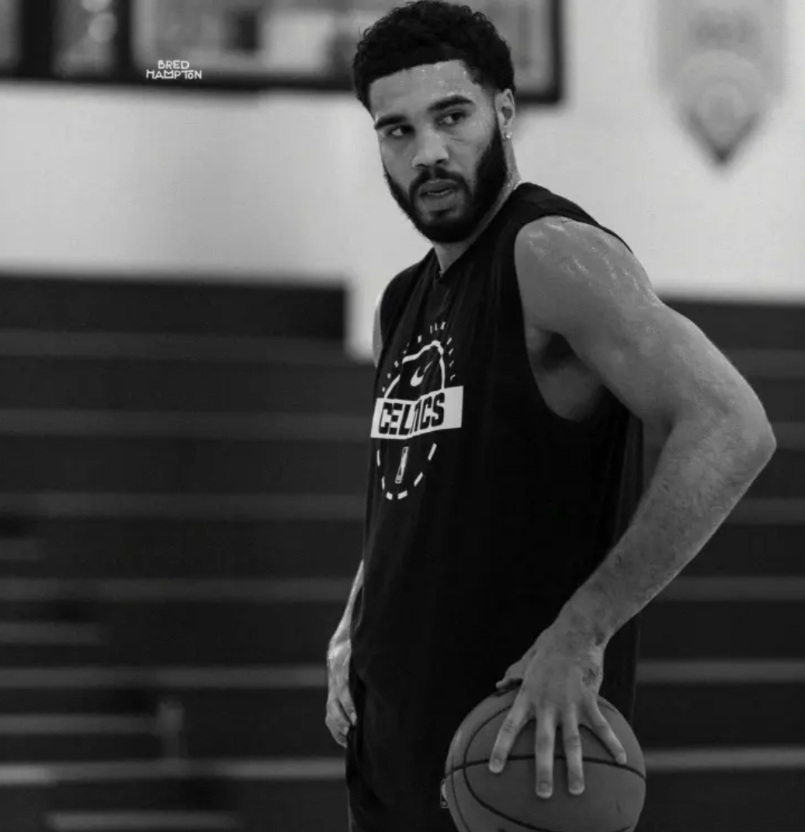 塔图姆这个赛季没有必要回来，虽然他的恢复情况神速，都已经开始跑跳投篮训练了。今年