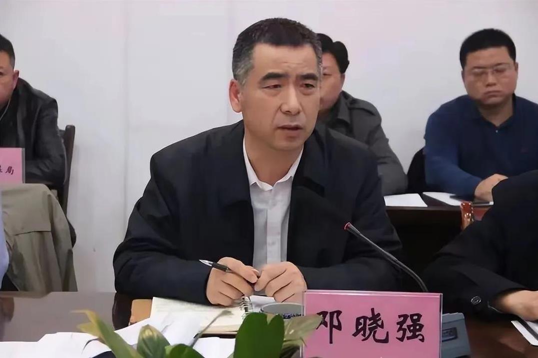 桂林市恭城县原县委书记邓晓强挪用6500万元用于建设形象工程的通报，一看可能数额