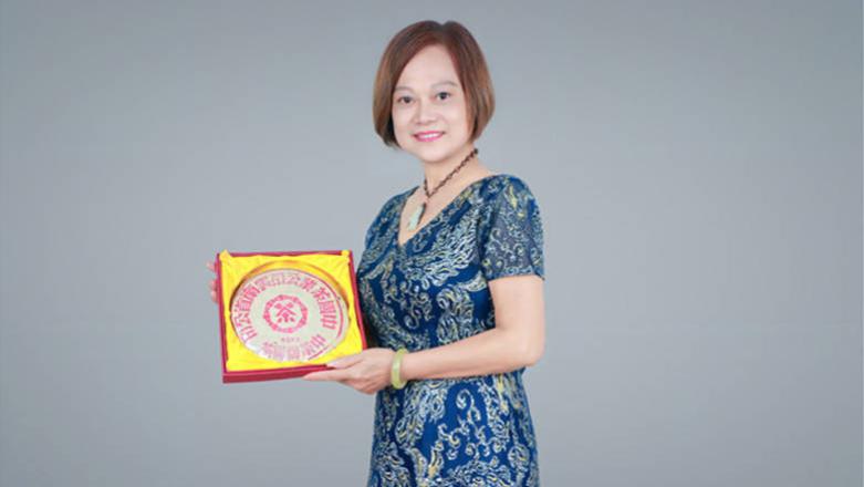 收藏有各年份普洱老茶珍品，她是广西从事云南普洱茶的第一姐黄萍