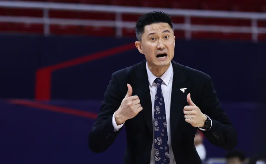 莫兰德与杜锋感情深厚。
因为连累杜锋被罚款，莫兰德在昨晚公开向杜锋道歉，并且表示