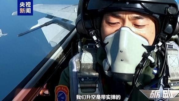 央视曝光！4架外机迫近中方航母，歼15紧急升空，双方都带了实弹