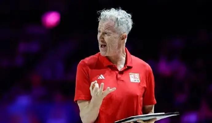 与美国一战，海宁教练极不满意。
可以说，中国男排在海宁教练的调教下取得长足的进步