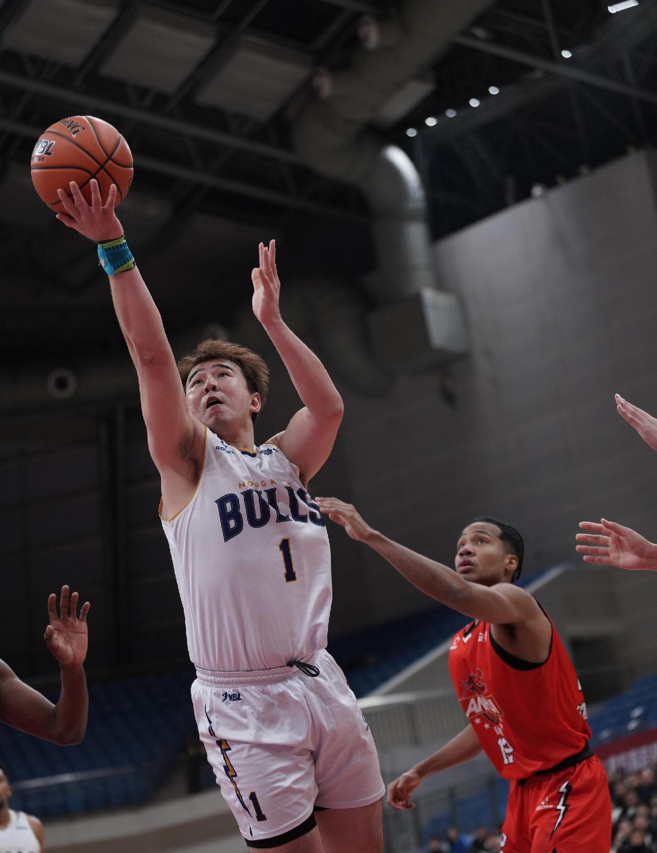 NBL联赛新年首日进行3场第五轮比赛，卫冕冠军香港金牛依旧是唯一保持全胜的球队(