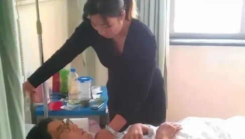 这是一个令人心碎却又饱含希望的故事，而在其背后，却潜藏着我们每个人都或许会遭遇的