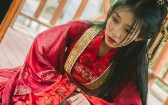 我死后，却成功攻略三位女主