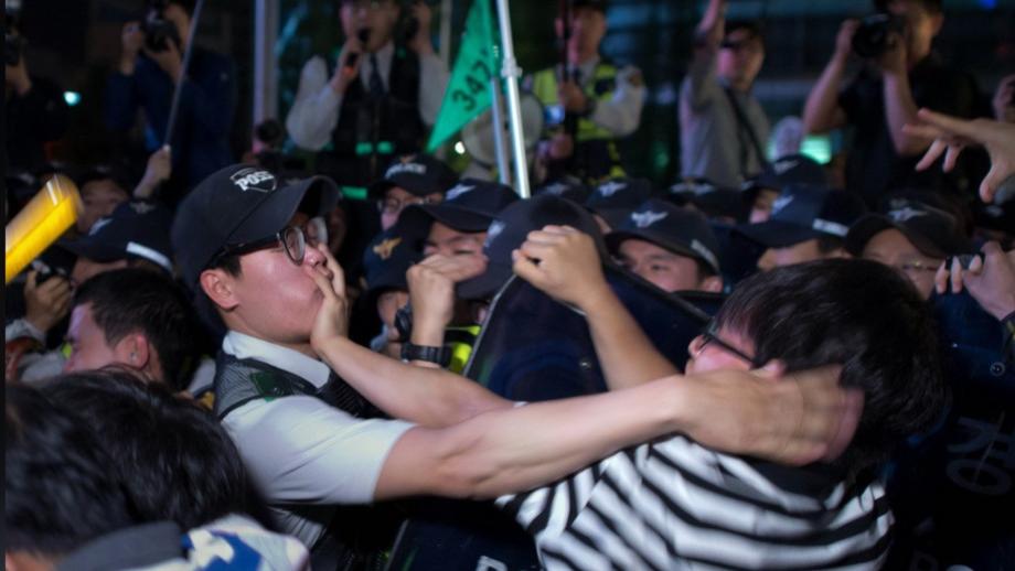 韩国警察抓反华分子，真正目标曝光，中韩关系是否迎来向好？