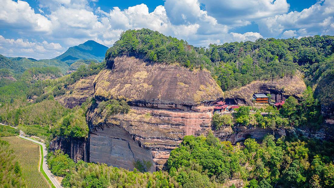 丹霞悬空岩槽，探访福建泰宁地区，地质与人文的奇观“李家岩”
