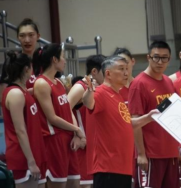 中国女篮为了让路全运会提前20天结束了集训。据中新体育透露，原本准备集训2个月的