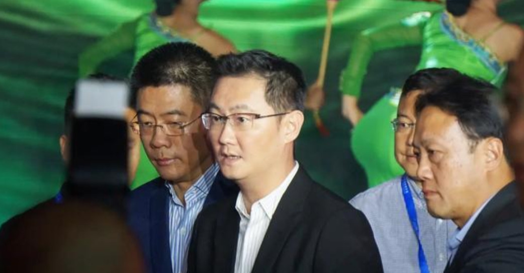 如果苹果和腾讯互相封杀，结果会怎样？
 
这么说吧，别看苹果在中国市场占的份额挺