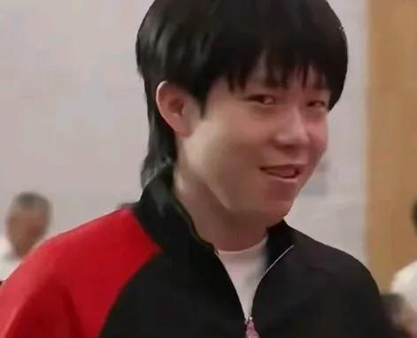 搞笑的球迷粉丝们是自己心里太爽了、太开心了，就又开始调侃王楚钦了，说人家大头今天