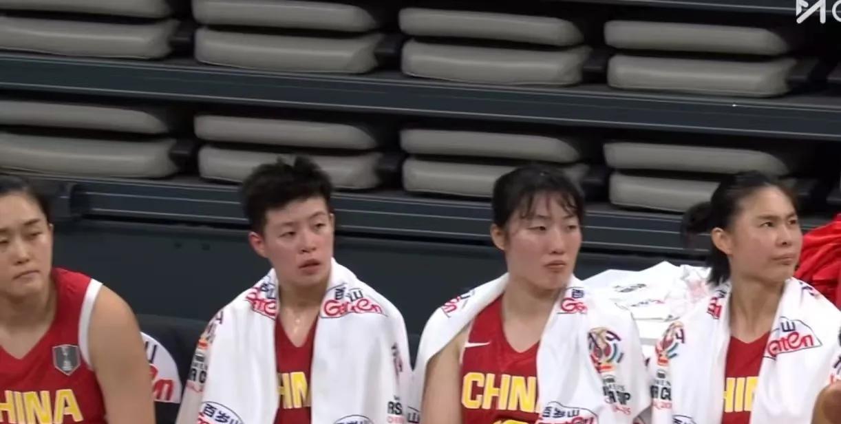 太喜欢看王思雨打球了！李缘再练五年也达不到她的高度，只要王思雨一上场，广大球迷朋