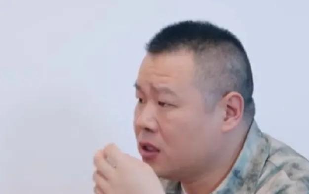 沈腾到岳云鹏家做客，晚上八点抵达，称刚做完颈椎手术，只能待到十点。结果，他从吃饺