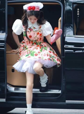 #杨超越把窦靖童锁住了#好喜欢超越妹妹这期一见你就笑的造型