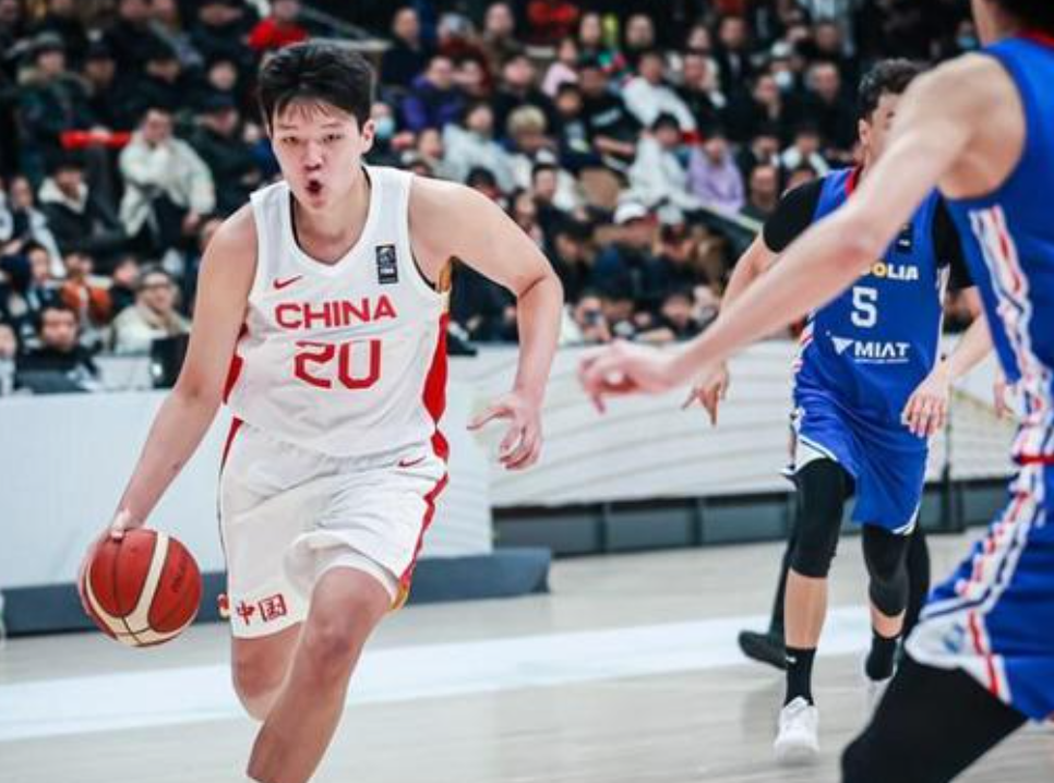 小杨最大的问题是不喜欢篮球，九成九打完明年回来CBA了
小杨天赋不如人，还没别人