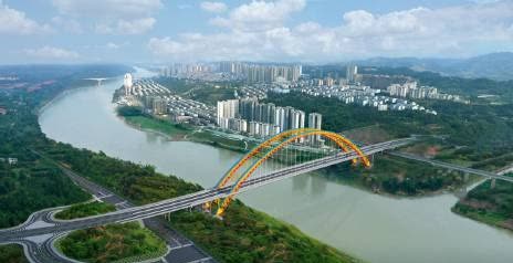 【四川屏山岷江二桥主拱合龙】近日，随着最后一节拱肋吊装就位，中国中铁 旗下中铁工