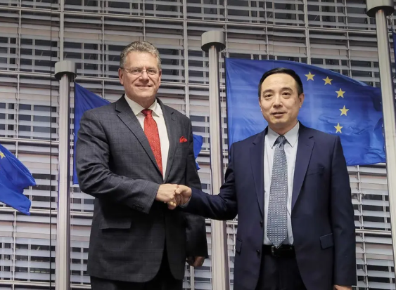 从美国铩羽而归后，欧盟专员直接飞北京，当着全世界的面向中方喊出一句话，西方媒体目