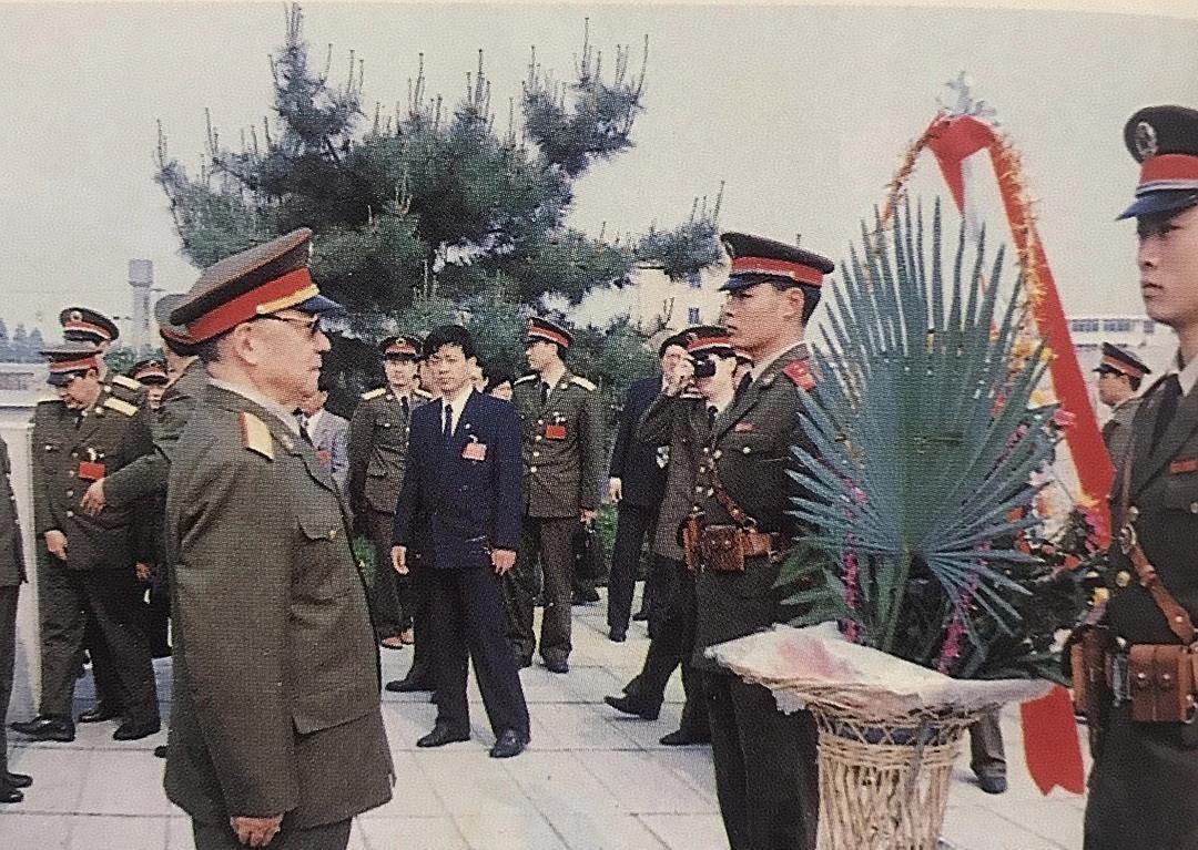1996年5月15日，迟浩田来到位于江苏海安的苏中七战七捷纪念馆，向苏中七战七捷