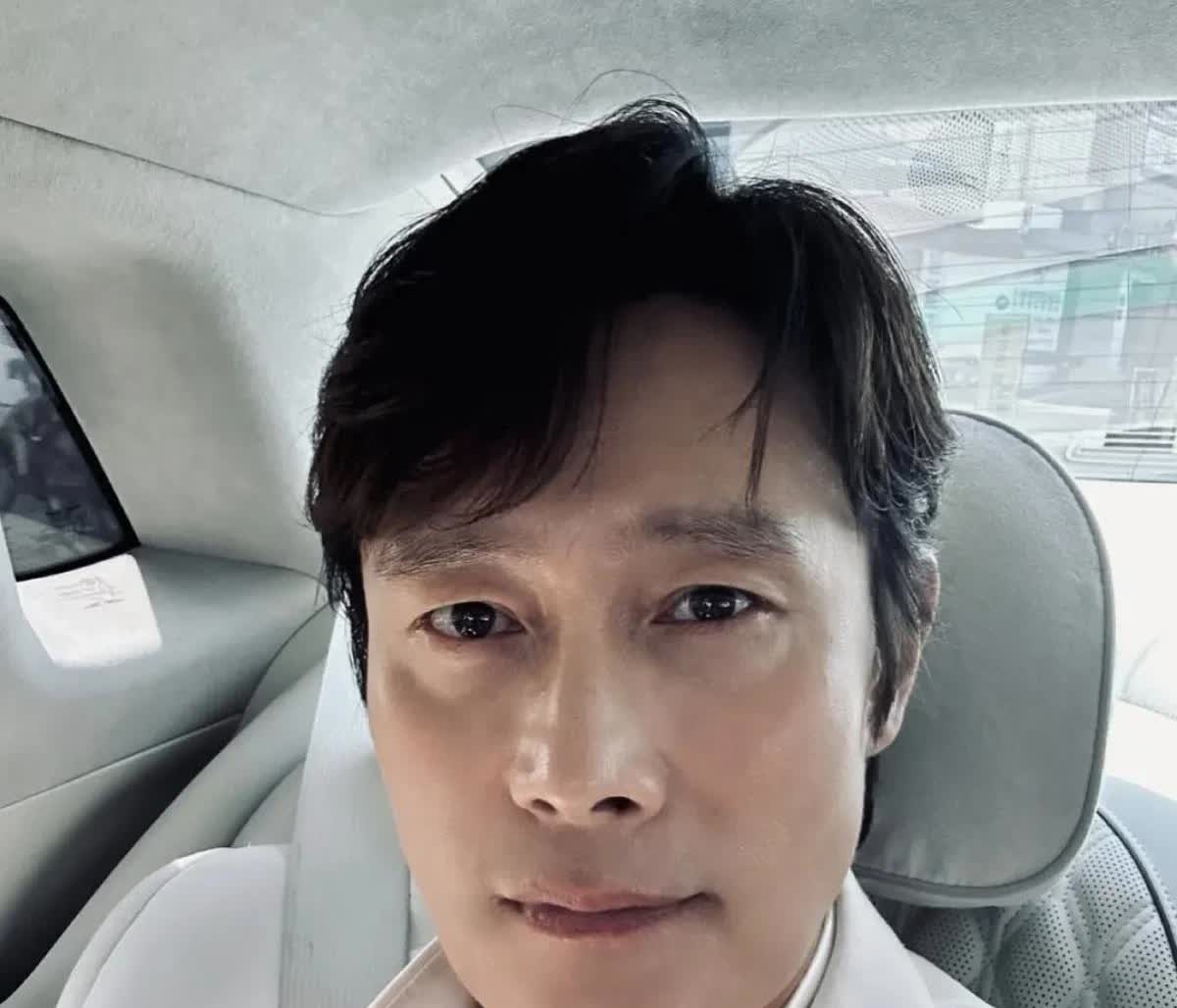 27日，演员李秉宪通过自己的Instagram上传了照片。公开的照片中，李秉宪在