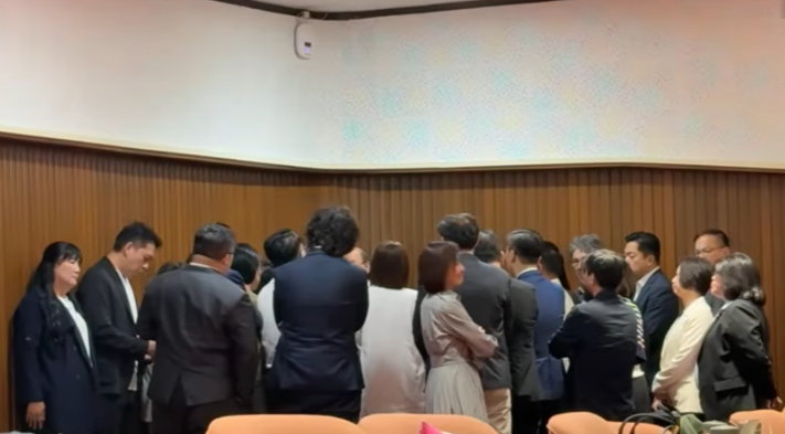 徐巧芯：民进党团会议只有一半人参加

国民党立委徐巧芯今早（29日）在立院直播，