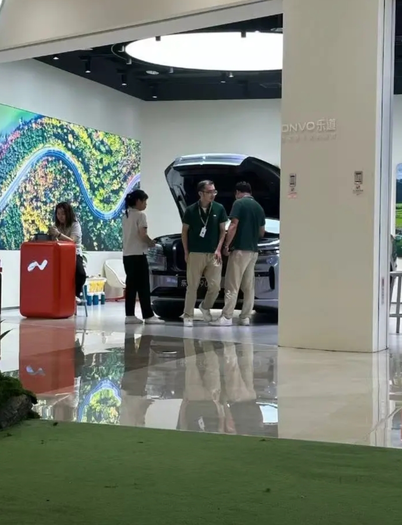 理想员工组团来看乐道L90了？
不得不说理想公司的执行力确实不错
李想本人多次强