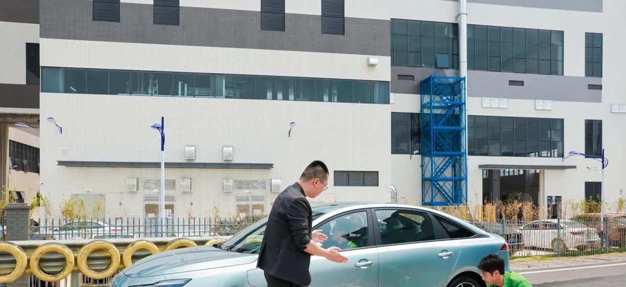 汽车市场竞争激烈就目前来看，国产车企五强已经拉开了距离！

第一梯队：比亚迪