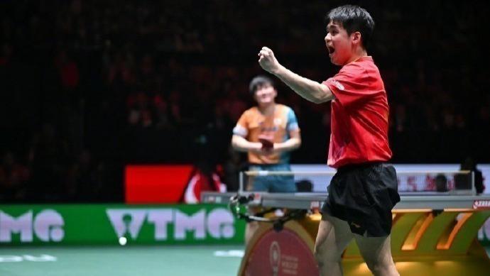 笑喷！林诗栋发布会叫大哥大姐，孙颖莎蒯曼一脸嫌弃，王楚钦努力憋笑