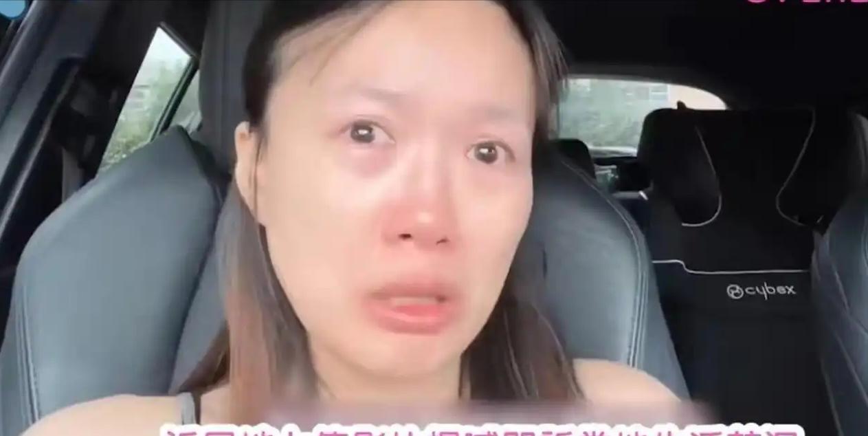 “就算在英国睡大街，我也不回中国”  这句话，出自一位放弃香港教师高薪，远赴英国