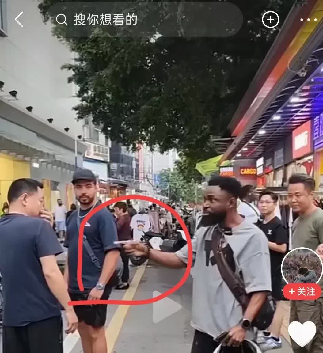 昨天发生在广州的一个事件！

一名黑人对一名东方大国男同胞骂得跟泼妇一样！
