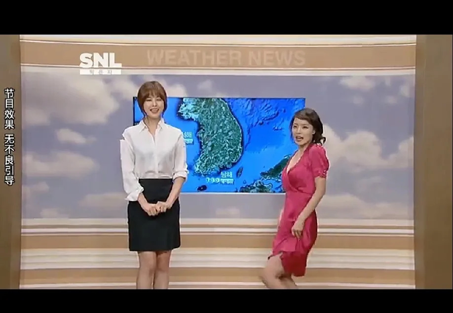 韩国女主持大胆着装引热议











韩国女主持的大胆穿着引发了网友的