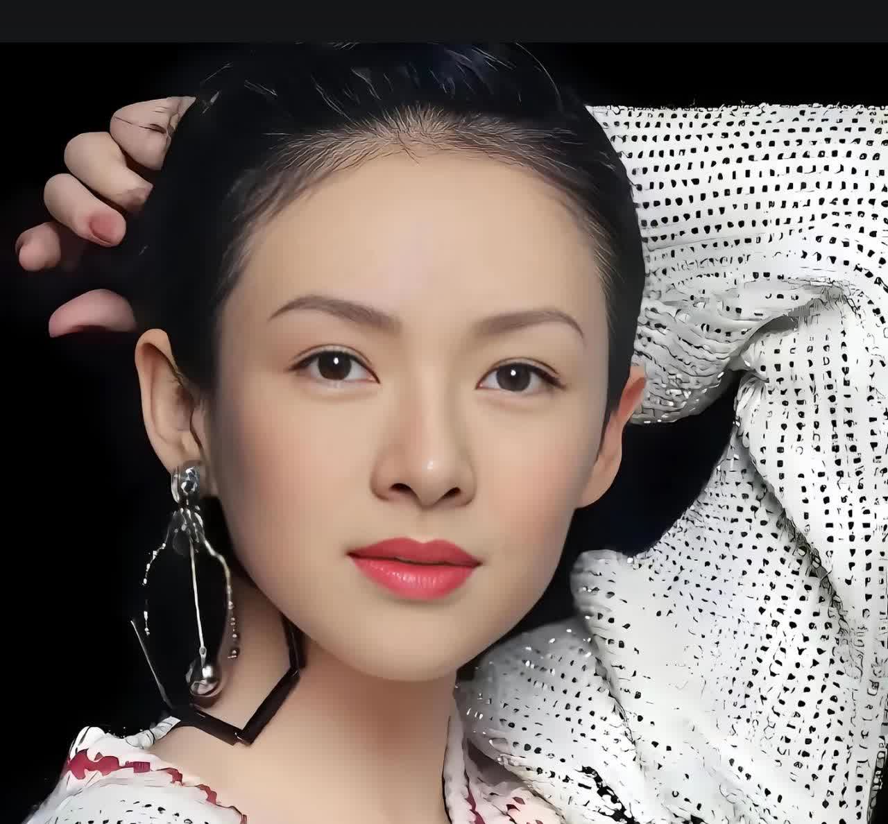 章子怡彻夜难眠！

霍启仁娶快30岁泰国媳妇，她当年为何被拒？

章子怡