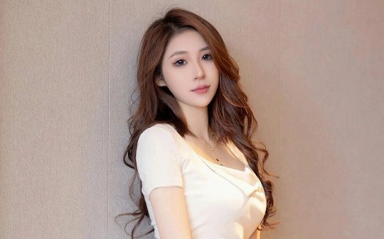 小保姆登堂入室穿我睡衣，老公护着第三者骂我疯，殊不知我是他惹不起的人