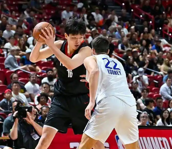 近日ESPN分析师Tim Legler在参加另一位NBA记者Adam Mares
