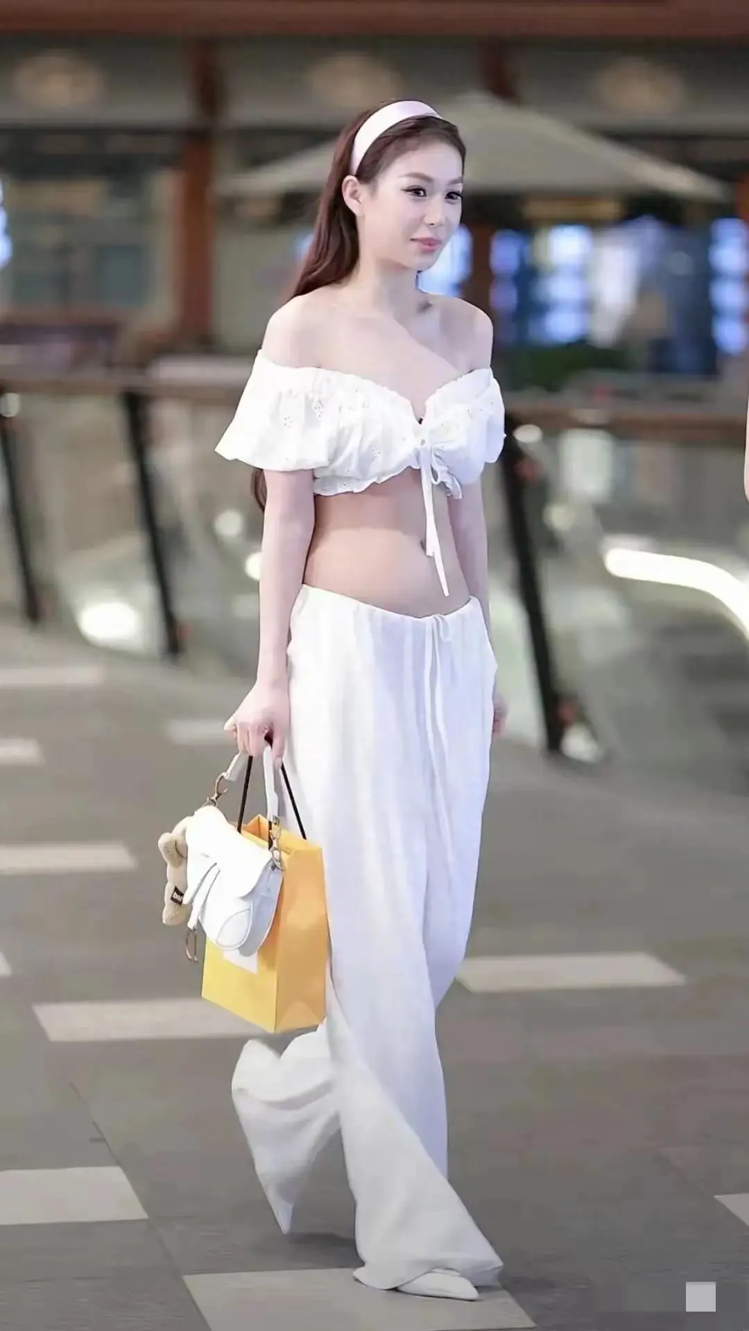 重庆街头美女，颜值根本就不输现在的一些女明星