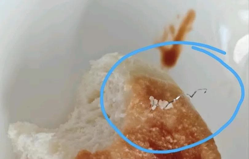 恐怖的煎饼
北方煎饼一直是我所爱。
边看电脑边慢悠悠吃着煎饼，喜欢慢慢品味，