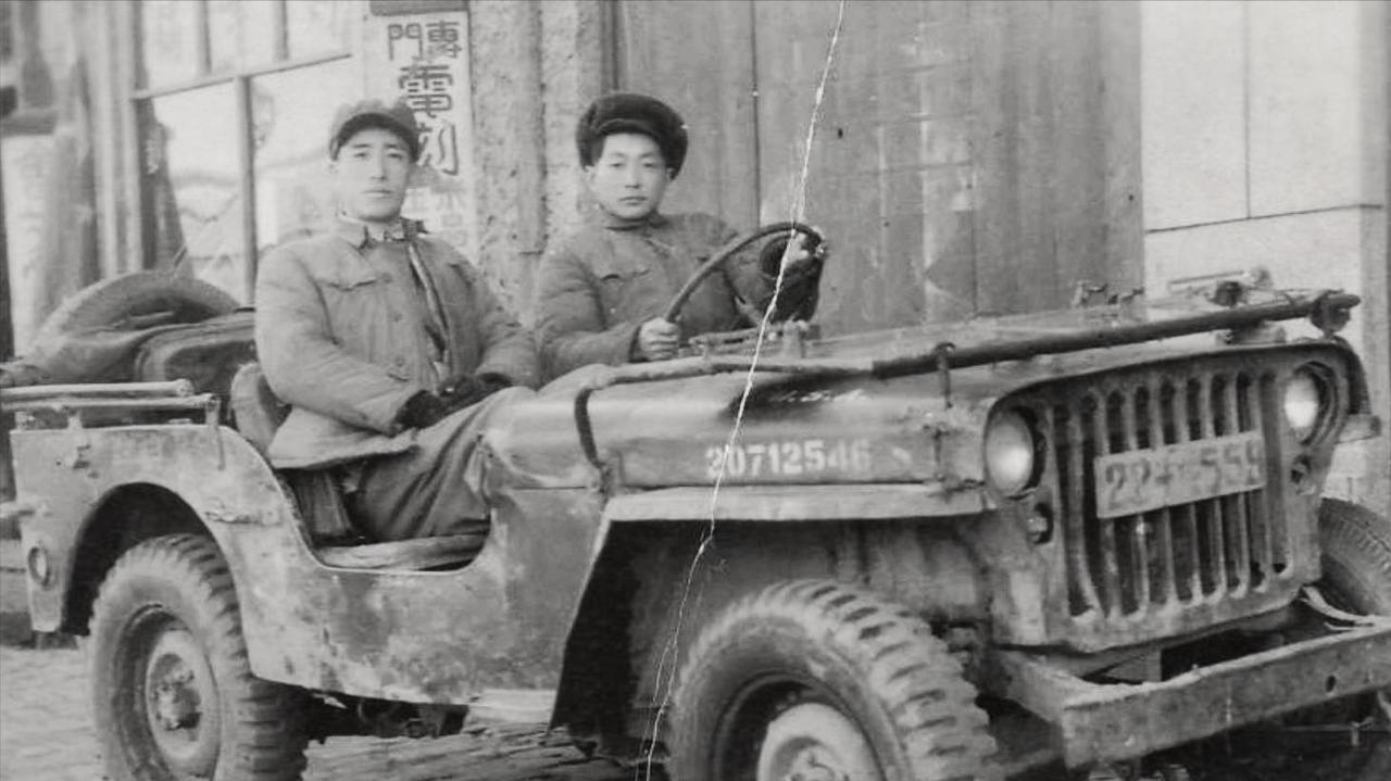 1950年，65军政委请了探亲假，轻车简从回乡探亲。老百姓自发前来迎接，在欢迎人