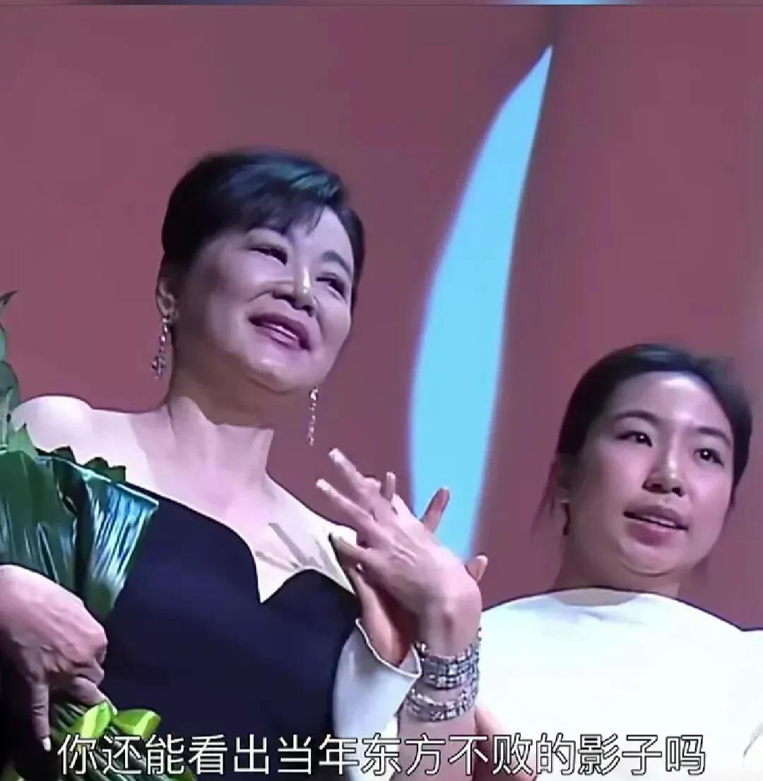 女神也老了，当年可是最美的东方不败。如今老成了大妈的样子，和之前的盛世容颜判若两