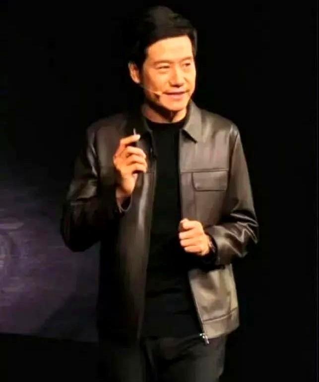 葛优老师这是要进军科技圈？
昨晚英皇电影城开业红毯上惊现"人形撞衫"现场！60多