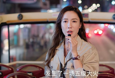 以前没觉得，
现在才发现港剧真是接地气，
这部剧居然神预言了香港火灾。
​《新闻