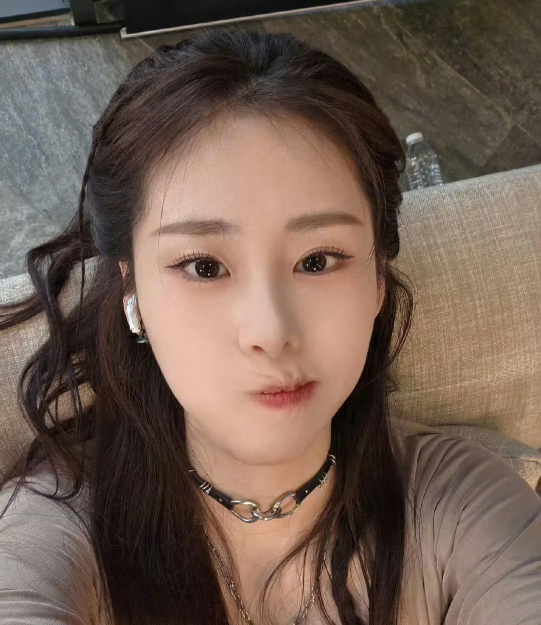吃相太难看，
张碧晨这次算是路人缘都败光了，
事情到最后，真的不只是原唱不原唱的