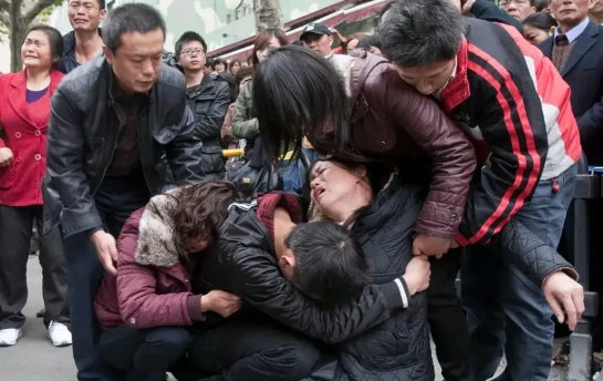 家人们，太让人痛心了！南京某高中一名18岁的高三学生朱明威，4月3日下午6点在操